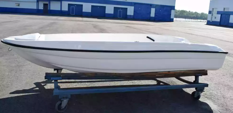 Стеклопластиковая лодка Пингвин (тримаран) в Пушкино