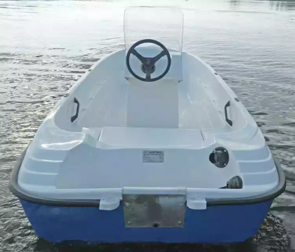 Стеклопластиковая лодка Пингвин с консолью (тримаран) в Пушкино
