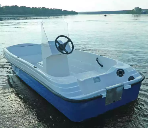 Стеклопластиковая лодка Пингвин с консолью (тримаран) в Пушкино