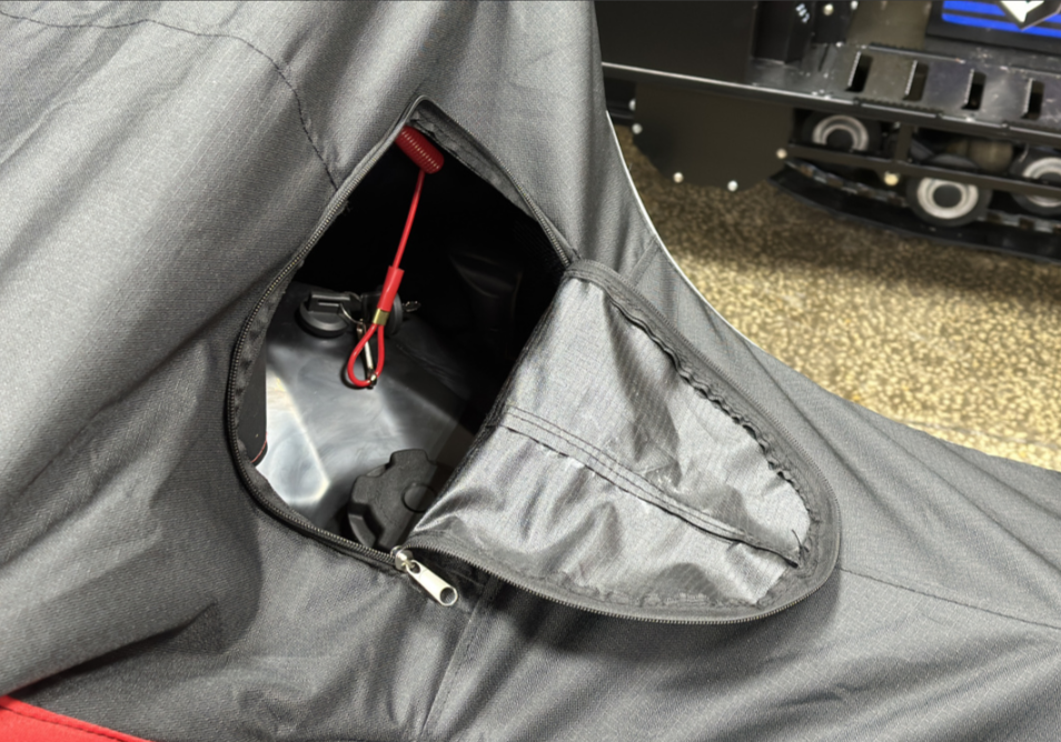 Чехол транспорт. снегохода IKUDZO HUNTER черно-красный Оксфорд ПРЕМИУМ качества с лого IKUDZO в Пушкино